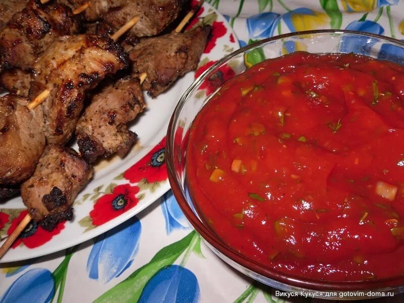 Соус к шашлыку. Соус для шашлыка. соус томатный для шашлыка. кавказский соус к шашлыку. шашлык с кинзой.
