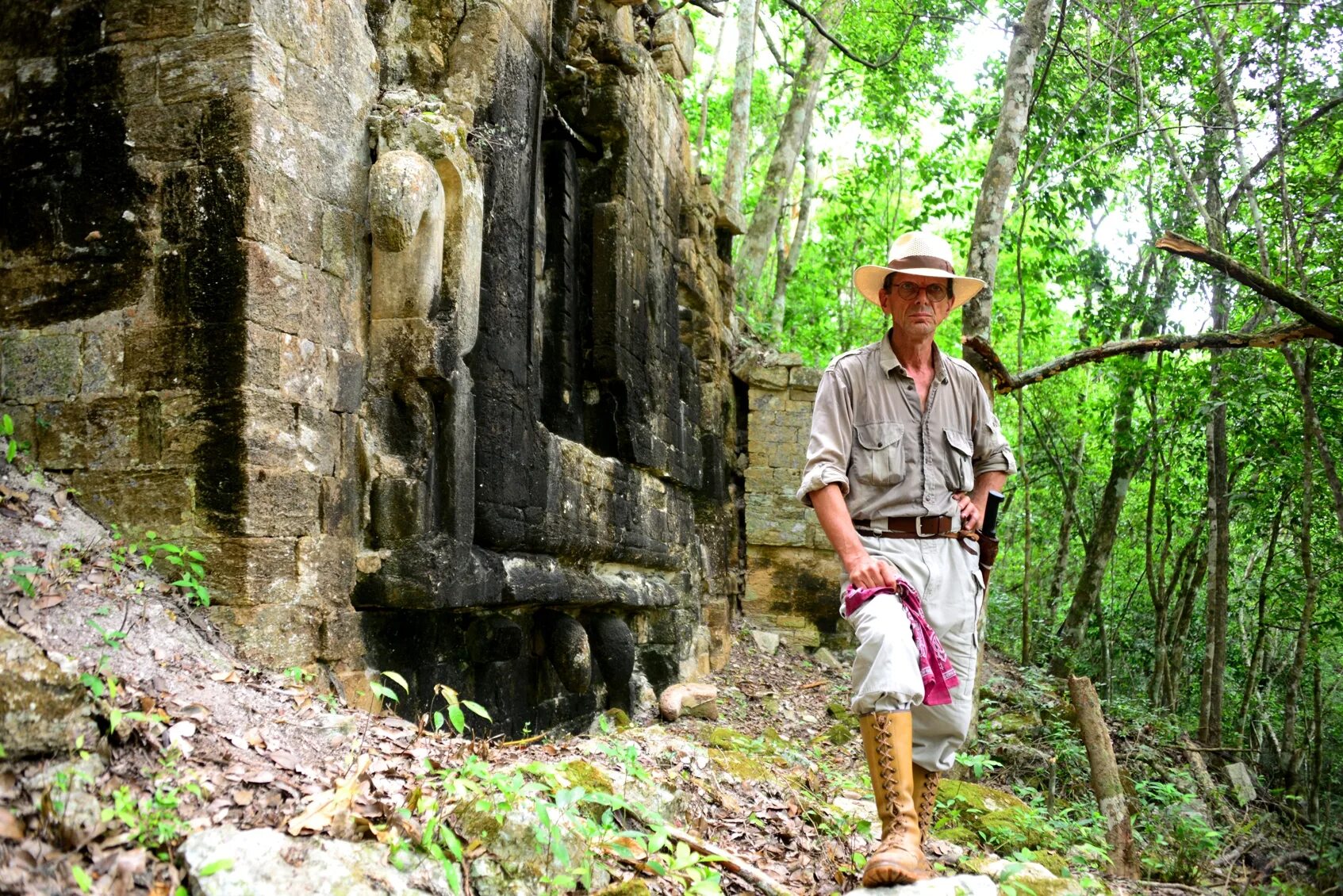 Приключения археологов. Ivan Sprajc. Затерянный город Индиана Джонс. Камбоджа Индиана Джонс. Индиана Джонс в джунглях.