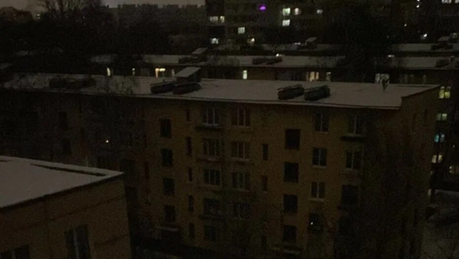 Почему в кировске нет света. Дом без света. остались без света. три района санкт петербурга остались без света. 540 домов во владивостоке остались без света.