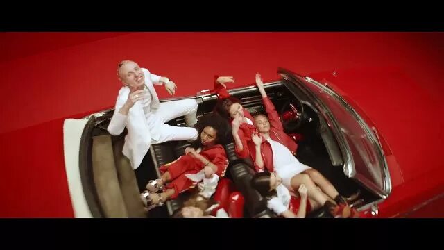 Включи клип улети. Девушка из клипа улети t-fest. Т фест улети. T fest улети. T fest улети обложка.