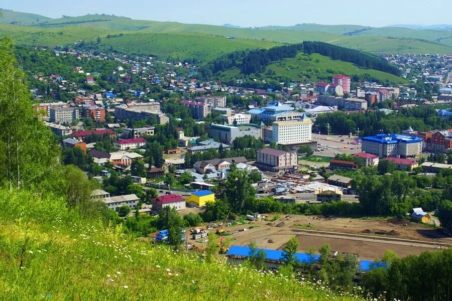 Горно алтайск центр города. Республика алтай г горно алтайск индекс. Горно алтайск с высоты птичьего полета. Республика алтай г горно алтайск индекс. Город на алтае горно алтайск.