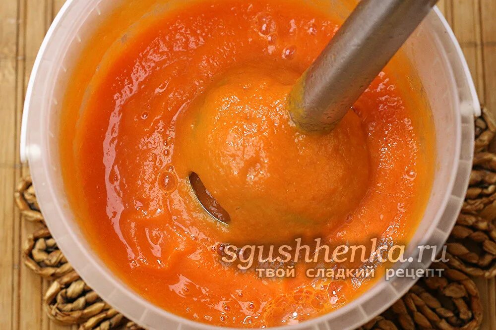 Сок тыквенно морковный в домашних. Домашний сок. Сок тыква морковь. Тыквенный сок без добавок. Сок тыквенный с морковью на зиму.