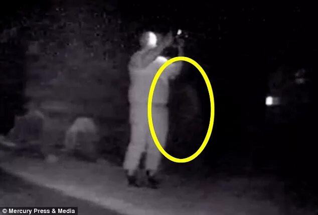 5 Eerie Unsolved Photo Mysteries - YouTube