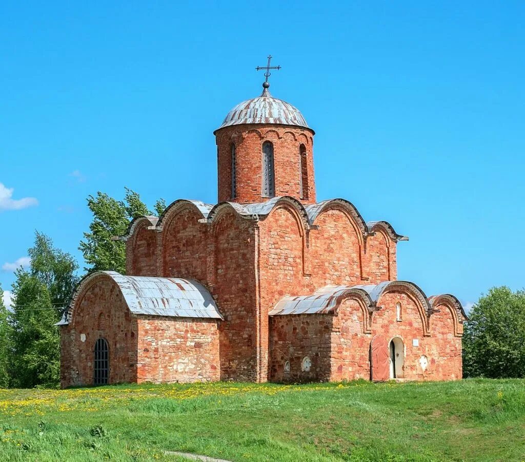 Храм Спасо Преображения на Ковалеве. Ковалево Церковь Великий Новгород. Церковь Спаса на Ковалёве Великий Новгород. Фрески Церковь Спаса на Ковалеве Новгород 1345 г.