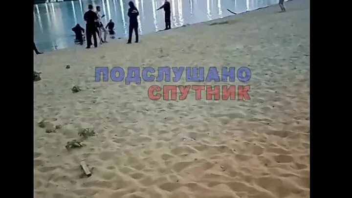 Спутник бассейн на пляже. Пенза пляж. Летнее озеро. Спутник утонул. Пляж спутник пенза.