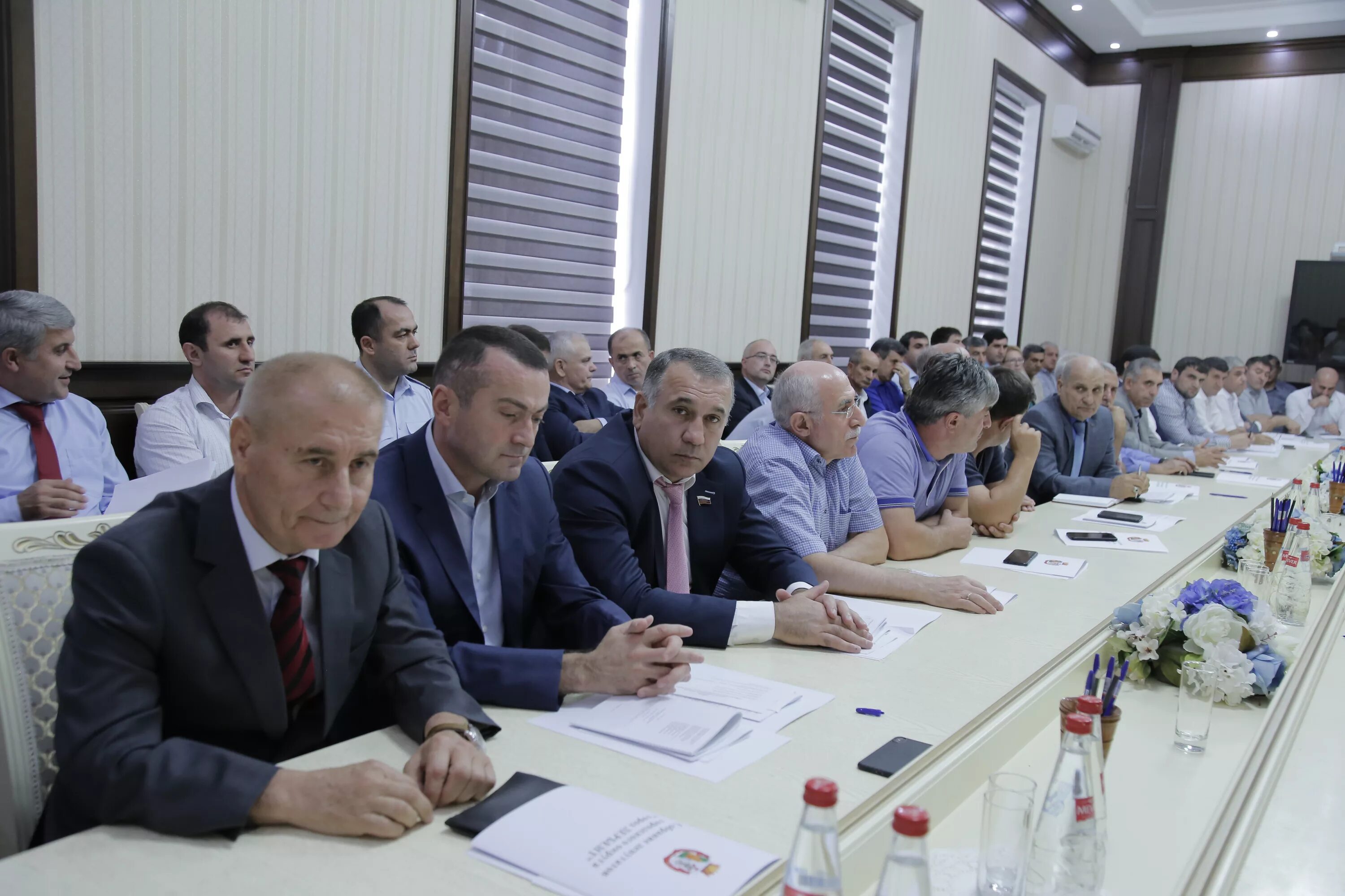 рагимов тельман дербент депутат. депутаты дербента. администрация города дербент собрание депутатов. городское собрание депутатов дербента. депутаты дербента.