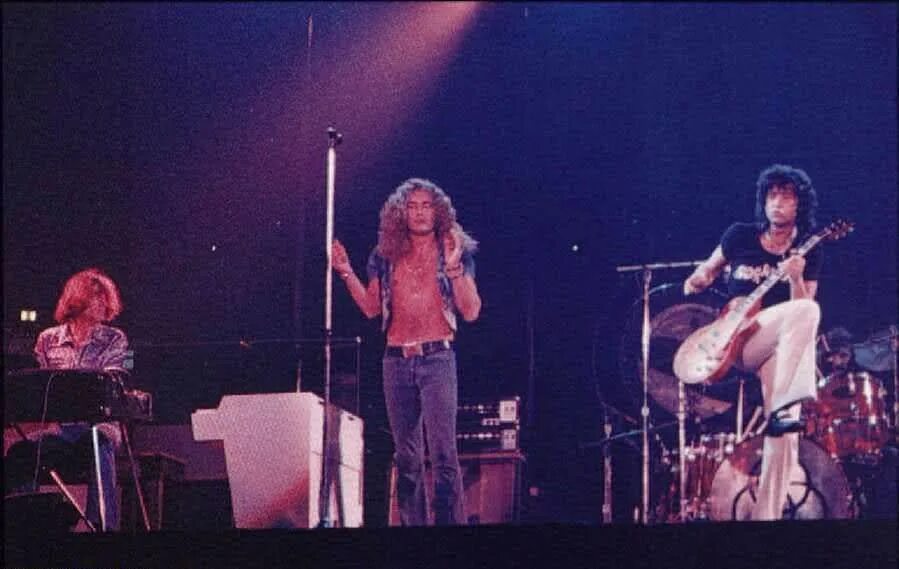 Led zeppelin 1973. Led zeppelin live 1973. jimmy page robert plant no quarter 1994. 1973 бостон гарден.