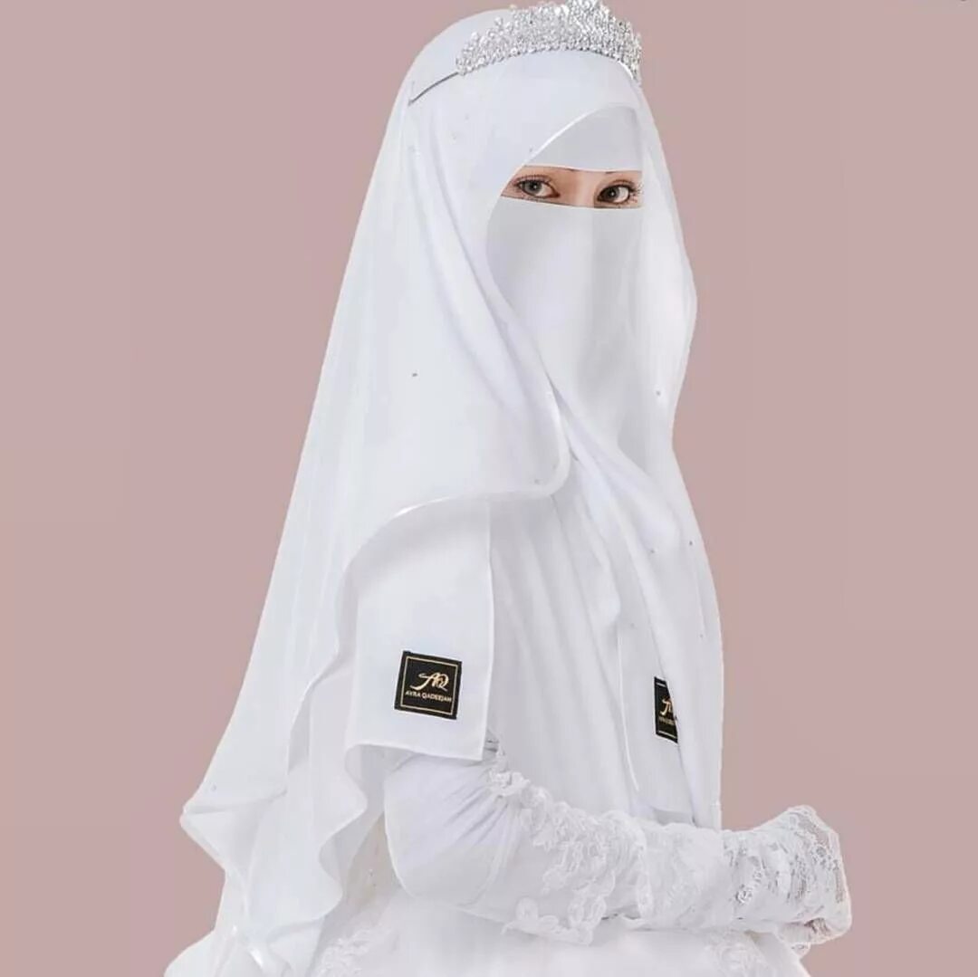 Сколько стоит мусульманский. Королевский никаб. Никаб хиджаб паранджа. Королевский никаб белый. Никаб паранджа белый.
