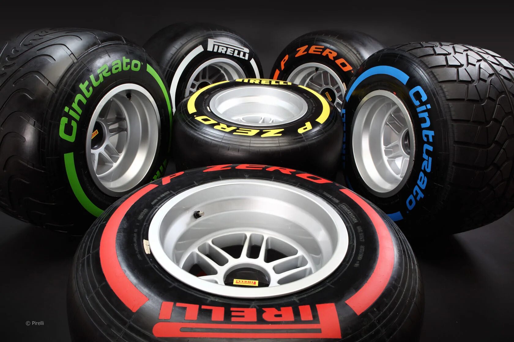 Пирелли производитель страна. Pirelli f1 Tyres. F1 Pirelli Tyres 2022. Pirelli Formula 1. Колесо ф1 Пирелли.