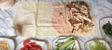 Шаурма с курицей и огурцами