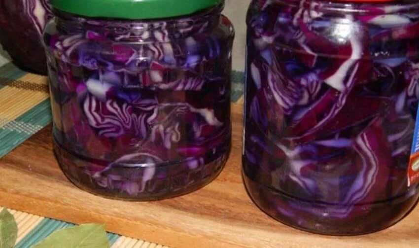 Краснокочанная рецепт на зиму. Капуста краснокочанная. Сок красной капусты. Красная капуста маринованная. Краснокочанная рецепт на зиму.