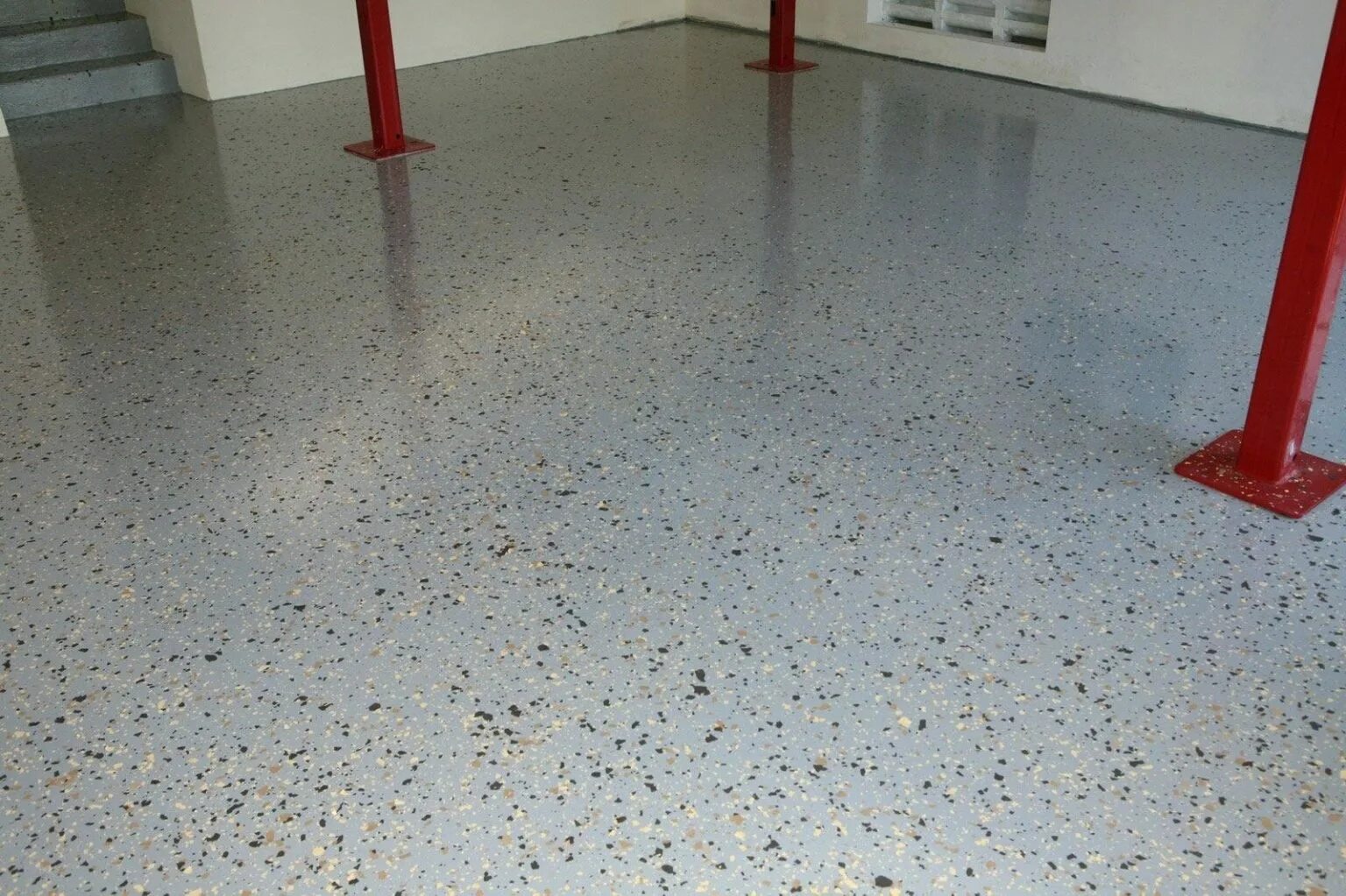 Наливной эпоксидный пол терраццо. Пол эпоксидный промышленный наливной Epoxy Flooring RAL 7004. Наливной бетонный пол терраццо. Эполаст эпоксидный наливной пол.