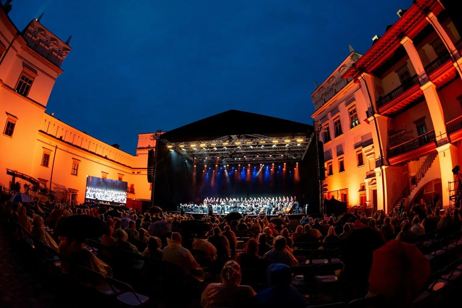 Севилья испания. Площадь испании (севилья). Королевство испания достопримечательность главная. Льяфранк коста брава. Новый год в испании.