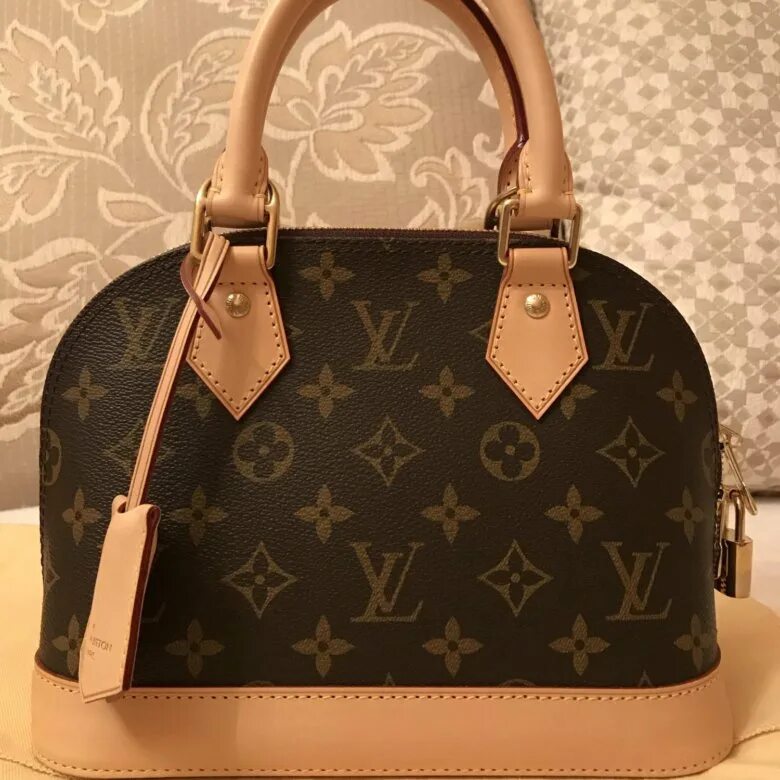 Магазин louis vuitton в москве. Луи витон москва. Louis vuitton цум. Louis vuitton цум магазины. Louis vuitton цум.