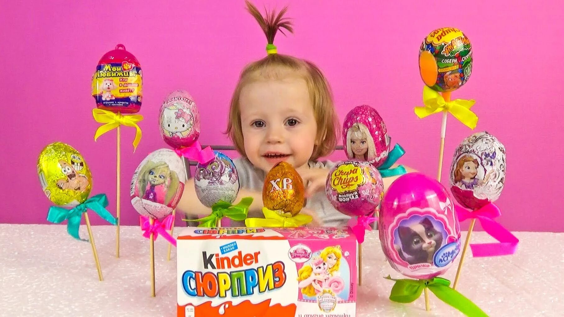 Включите kinder. Киндер сюрприз видео для девочек. Киндер распакованный с игрушкой.