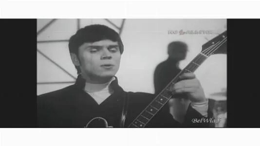 Маленькая девочка поет под гитару. Гитара спой в последний раз. Две девушки поют под гитару. Лаза антонов певцы под гитару. Разбор песни под гитару гитара спой.