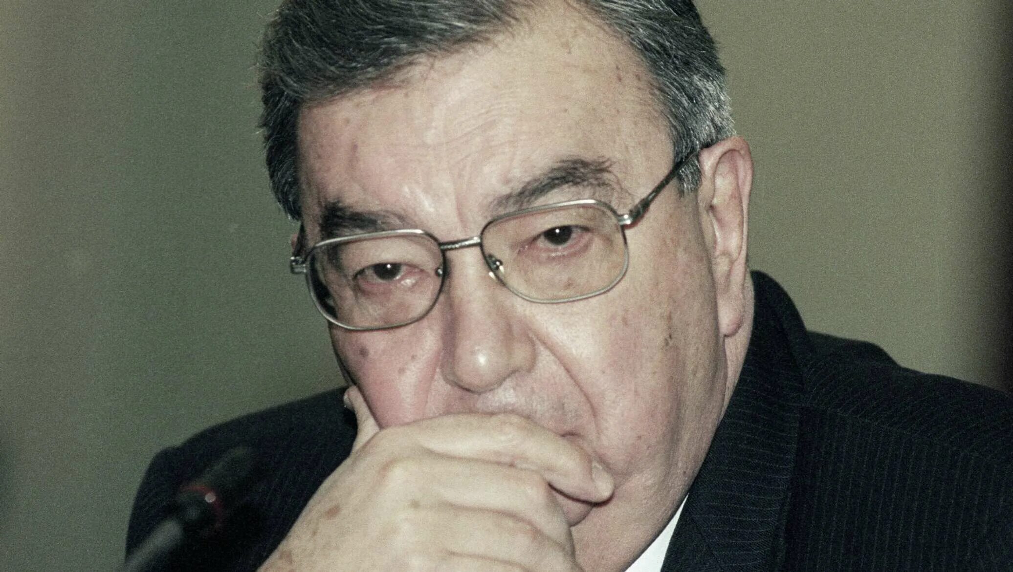 Е примаков. Примаков 1999. Примаков 1999. Примаков 1999. Примаков квартира.