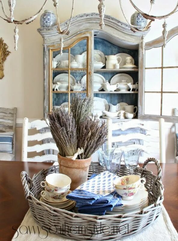 Предметы интерьера в стиле прованс The colorful luxury of a shabby chic interior: 2021-2022 trends Hackrea Shabby