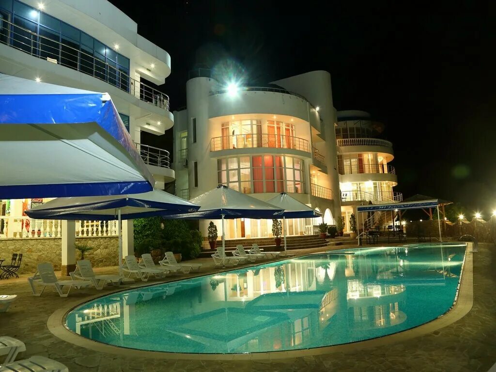 Отели в алуште с бассейном все включено. Демерджи 3*, алушта. Отели в алуште с бассейном все включено. Маджестик отель крым алушта. Отели в алуште с бассейном все включено.