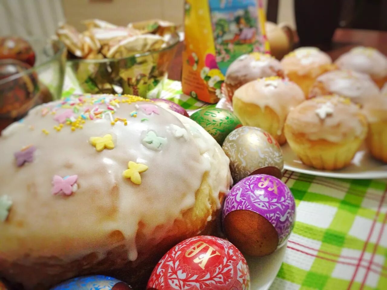 кулич «пасхальный». домашняя пасха. пасхальные куличи и яйца домашние. куличи домашние. домашняя пасха.