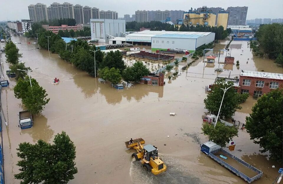 Какое наводнение в китае. Наводнение в Хэнань. Наводнение в Китае 2021. Чжэнчжоу наводнение. Наводнение в Японии 2021.