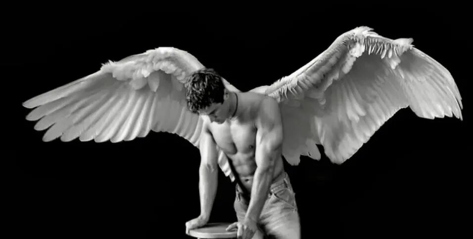 Angels men s. Мужчина с крыльями. Парень с крыльями. Человек с крыльями ангела. Ангел с крыльями мужчина.