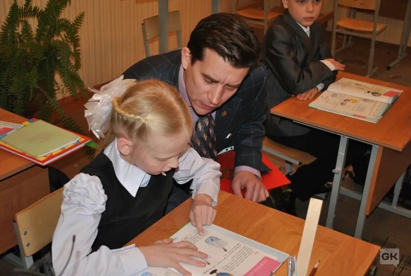 Закончил коррекционную школу
