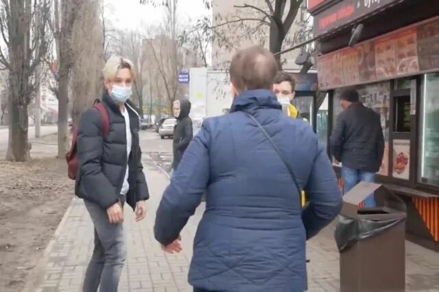 Нападение на воронеж сегодня. Волонтёрские движения Воронеж. Хрюши против в отделе полиции. Пьяные женщины Воронеж.