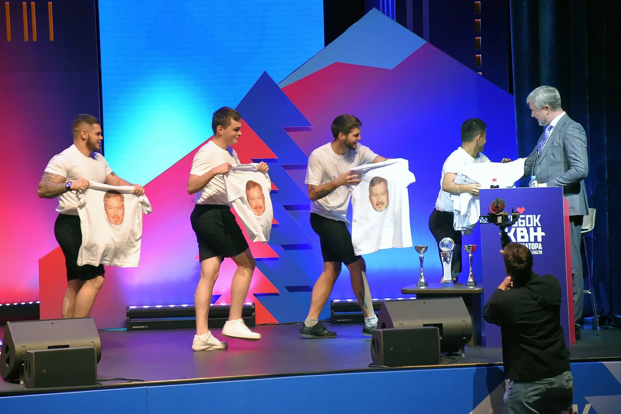 квн высшая лига 2024 1 8 финала. высшая лига квн телепередача 2020. победитель квн 2022 высшая лига. высшая лига квн 2008. квн 2023 высшая лига команды.