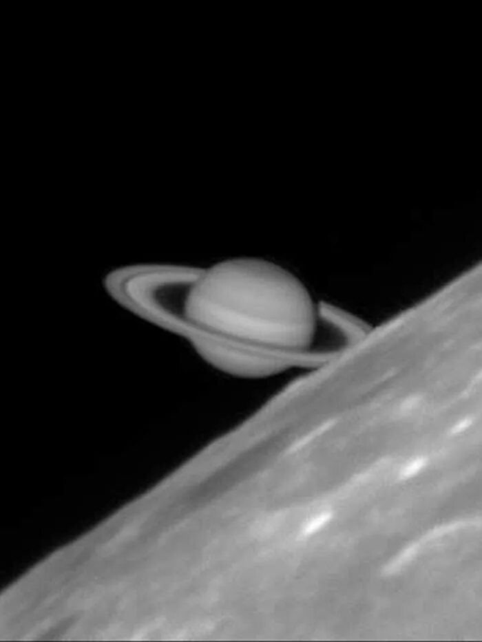 Луна сатурн женщина. Луны Сатурна. Покрытие Сатурна луной. Сатурн полумесяц. Сатурн под.