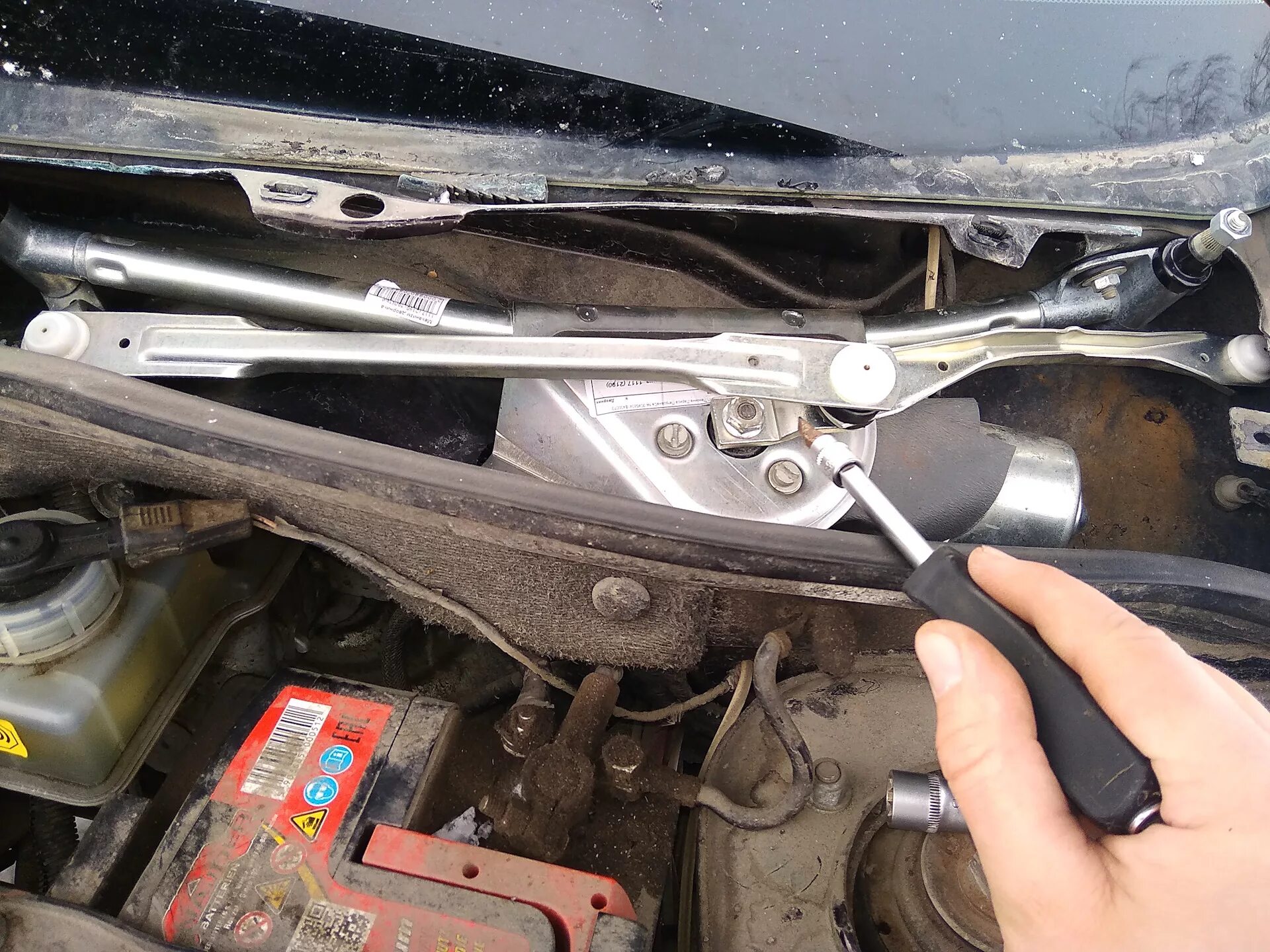 Как снять тяги дворников Замена тяги дворника BMW 5 series (E39), 2,2 л, 2001 года своими руками DRIVE2
