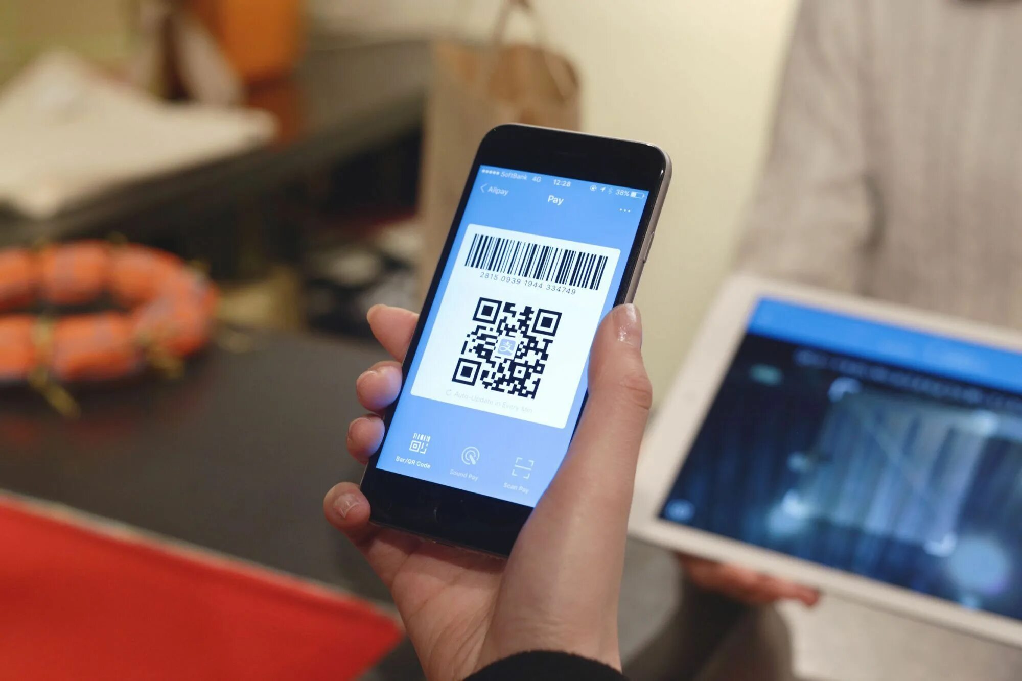 Оплата по QR. Платежи по QR коду. Эквайринг с QR кодом. Терминал для оплаты по QR коду.