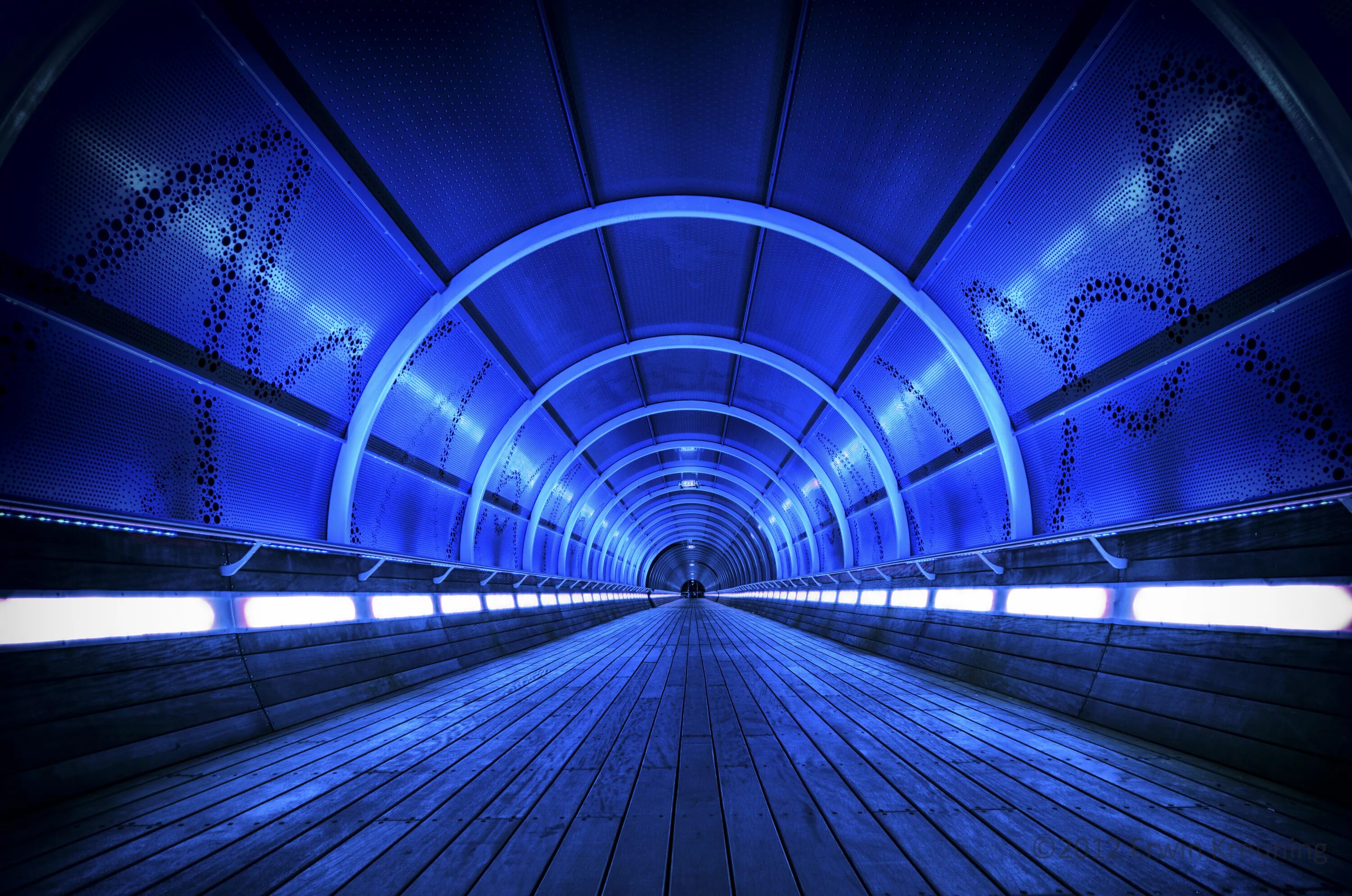 Синий метрополитен. Современные тоннели. Неоновый тоннель. Пространственный туннель. Синий тоннель.