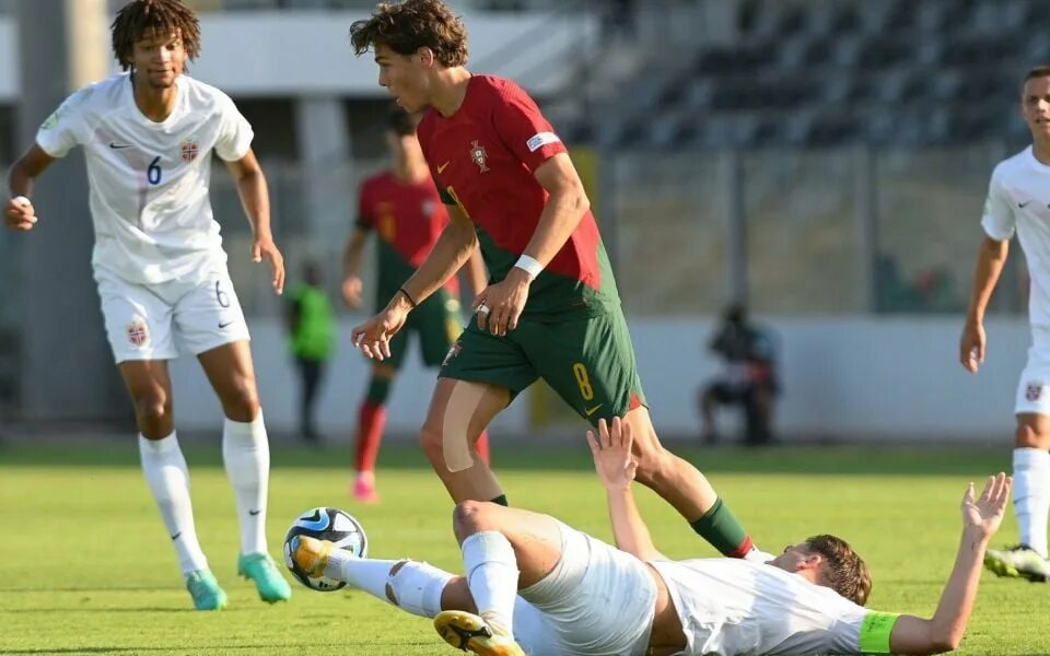 Франция италия u19. Европейский футбол. Футбол сегодня. Португалия футбол. Италия Португалия.