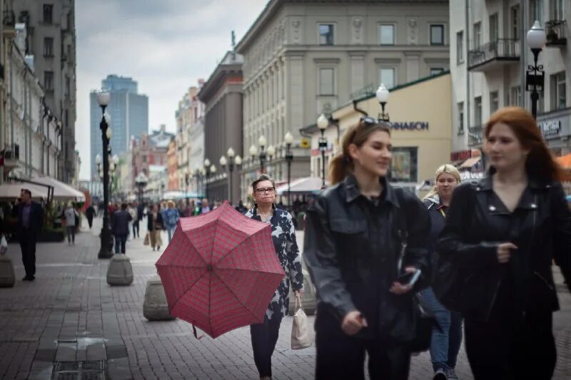 По арбату ты идешь слушать