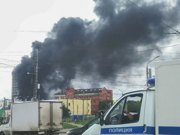 Что горит в Челябинске. Что горит в Челябинске сейчас. Пожар на Академика Сахарова. В Челябинске горит торговый центр сейчас.