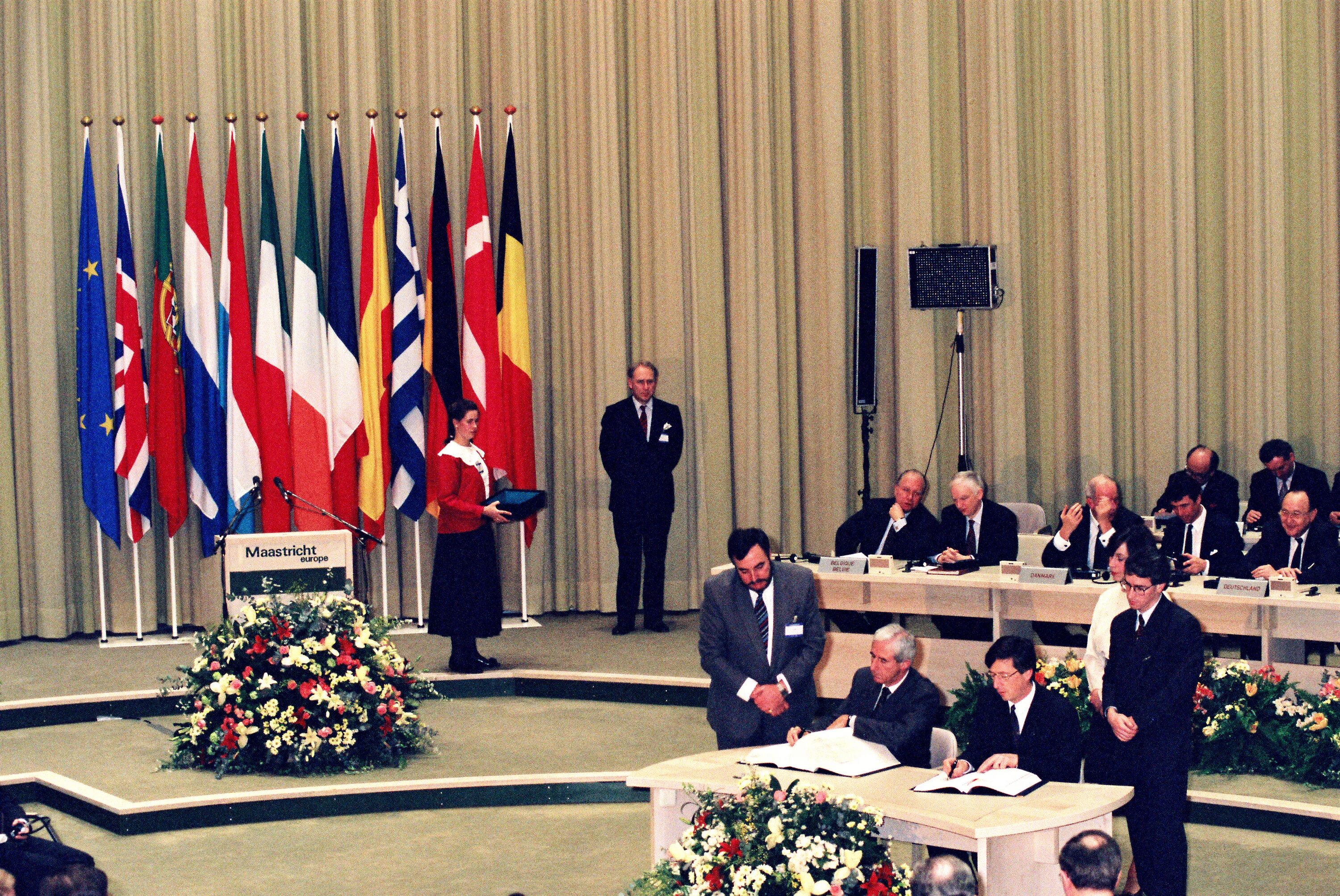 Евразийский экономический союз (евразэс). Союз 12 государств. Встреча глав снг 1992. Горбачев ново огарево 1991. Саммит снг 1991-2000.