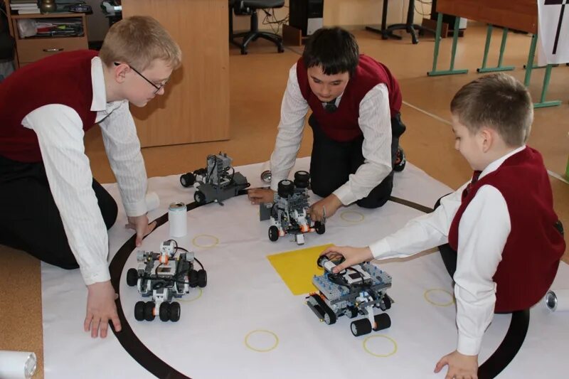 первые шаги в профессии учителя. робототехника в начальной школе. внеурочное занятие робототехника. класс робототехники. внеурочное занятие робототехника.