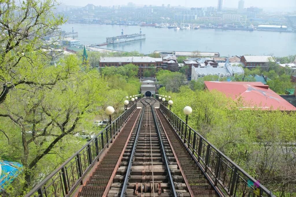 Фуникулер батуми. Владивостокский фуникулер. Телеферико де мерида канатная дорога. Видовая на фуникулере владивосток. Канатная дорога в мериде венесуэла.