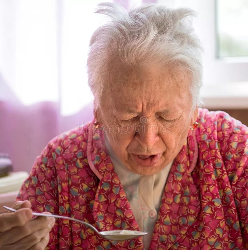 Grandma portrait. Морщины от улыбки у бабушек. Плохая память женщина старая. Old woman memory]. Показать более старые.