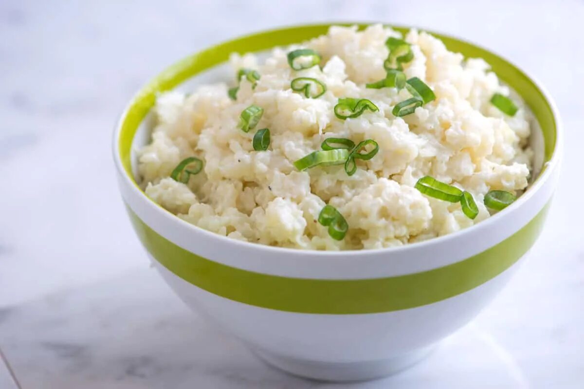 Пюре цветную капусту быстро вкусно. Пюре из цветной капусты. картофельное пюре из цветной капусты. каша из цветной капусты. пюре из цветной капусты фото.