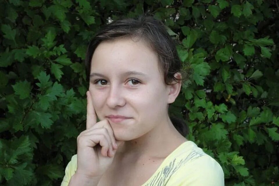 14 летняя девятиклассница. 14 летняя девочка повесилась. 12 летняя девочка повесилась. в сафоново повесилась девочка. девочка вскрылась в школе.