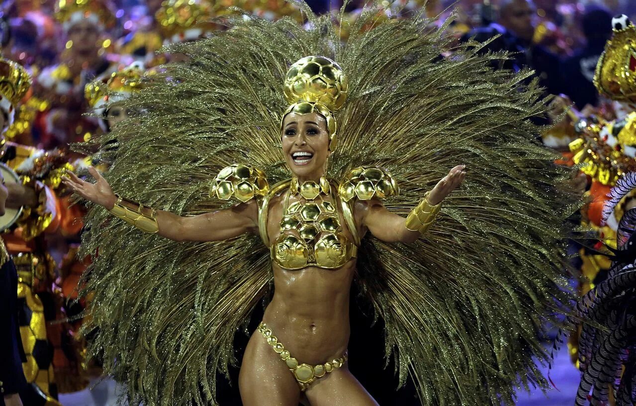 Бразильские фонки 1 час. Карнавал в Бразилии. Бразильский карнавал Тарин Лопес. Карнавал Бразилия девушки.