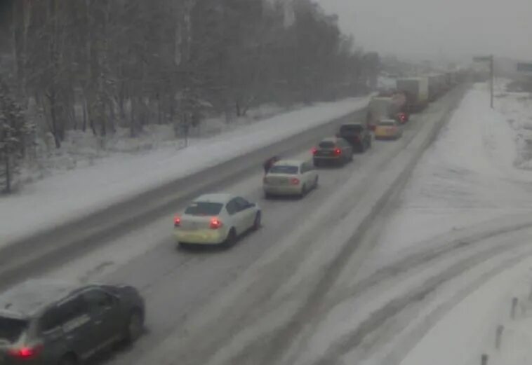 пробка на трассе миасса сейчас. трасса м5 миасс челябинск. трасса м5 уфа стерлитамак. снегопад трасса м 5. снегопад трасса.