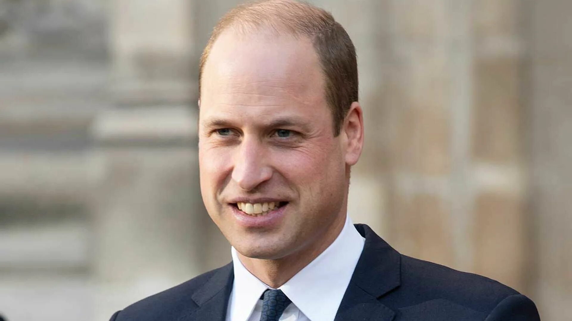 У учебнике по английскому языку принц вилиам. Принц вильям 2007. Ask questions about prince william. Ask questions about prince william. Write the questions about.