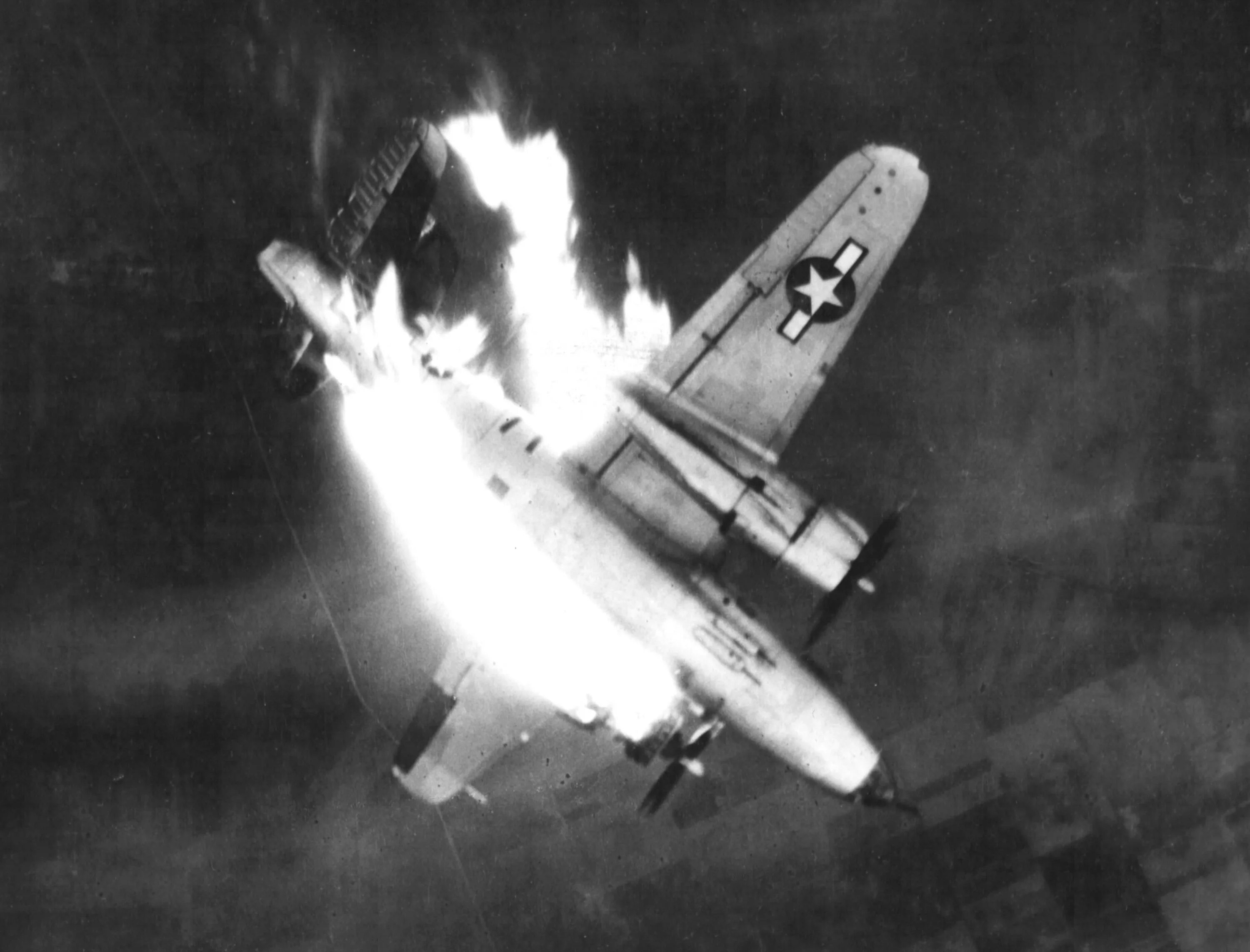 Сбитые американские самолеты во вьетнаме. Истребитель сша ф 22. F 117 стелс сбитый в югославии. Истребители f-16 ввс сша. Сбитый американский истребитель.
