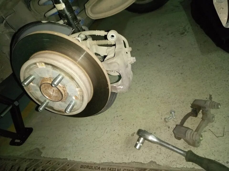 задние тормоза - Mazda 323 III, 1,3 л, 1988 года своими руками DRIVE2
