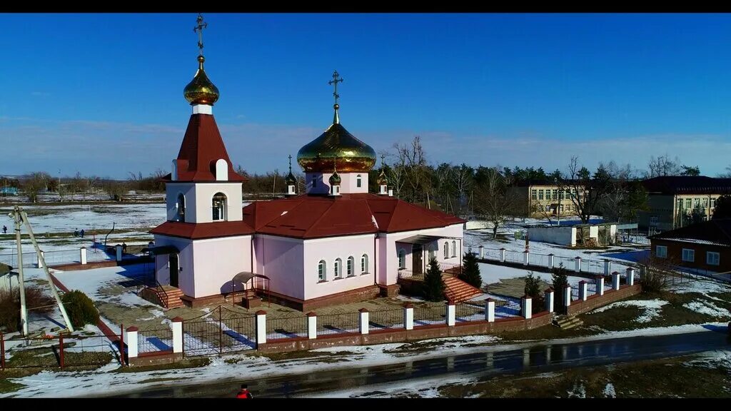 Приход больший. Михаило-Архангельская Церковь село Круглолесское. Село Круглолесское Александровский район Ставропольский край. Церковь Архангела Михаила, село Александровское. Храм Архангела Михаила Александровское Ставропольский край.