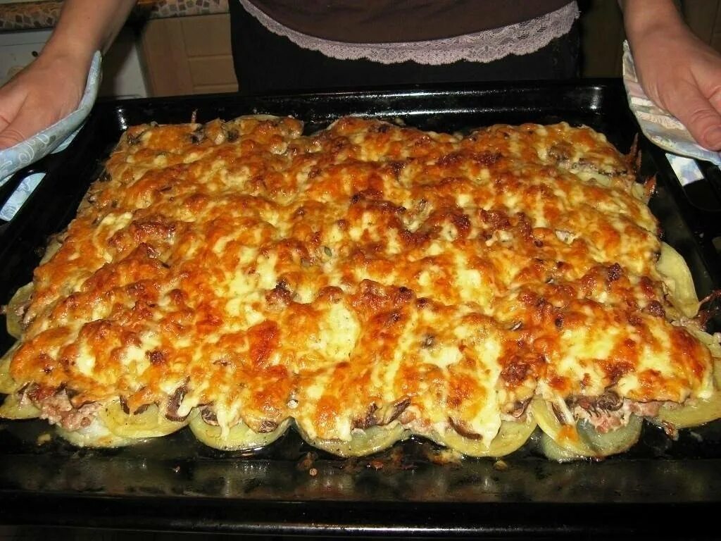 Мясо по французски. Свинина под сыром. Мясо по-французски в духовке. Мясо по-боярски в духовке. Мясо по-французски в дух.