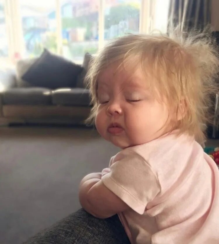 Опять девочка. Я живу зря. Опять девки. Бешеные девочки 6 лет. Картинки баба вова.